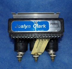 Joslyn Clark Controls VC77U03536-76 3600V 320A 110-120VAC 50/60HZ Vaccum Cont…
