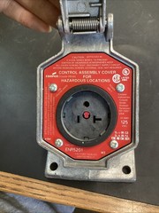 CROUSE HINDS ENR5201 ARKTITE RECEPTACLE DELAYED ACTION 20 AMPS New