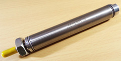 PNEUMATIC AIR CYLINDER PARKER 1-1/2″ STROKE 9/16 BORE SINGLE ACT. SPRING RETURN