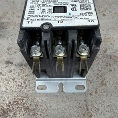 Tyco Electronics 3 Pole Contactor 100438-03; 3100-30Q808
