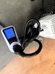 Digital Power Saving Energy Monitor Watt Amp Volt KWh Meter Electricity Analyzer
