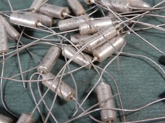 Unknown Make PIO? Capacitors 4.7uf 25V Qty 30 NOS Axial Leads
