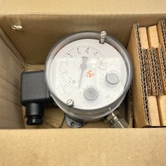 FISCHER DS21990A21BK Differential pressure gauge
