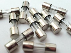 Lot of 10 Littelfuse 2AG3A 250V 3 Amp Slow Blow 5 x 15 mm Glass Fuses 229003