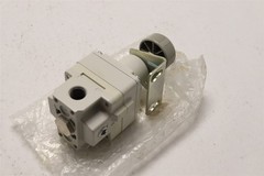 SMC PRECISION REGULATOR OUTPUT 0.01-0.8 MPa PORT THREAD TYPE G 1/4″ IR2020-F02BG