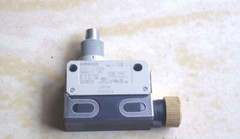 1PCS Omron D4E-1C20N D4E1C20N Limit Switch -New