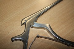 Aesculap FF724R Surgical Kerrison Bone Puncher Rongeur 4mm/180mm detachable