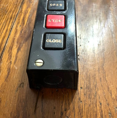 STANLEY AUTOMATIC OPENER 320-663 3 BUTTON STATION OPEN, STOP, CLOSE