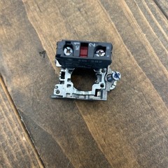 New ZB4BZ009 Mounting Base & 1NC Contact Block ZBE-102 Schneider