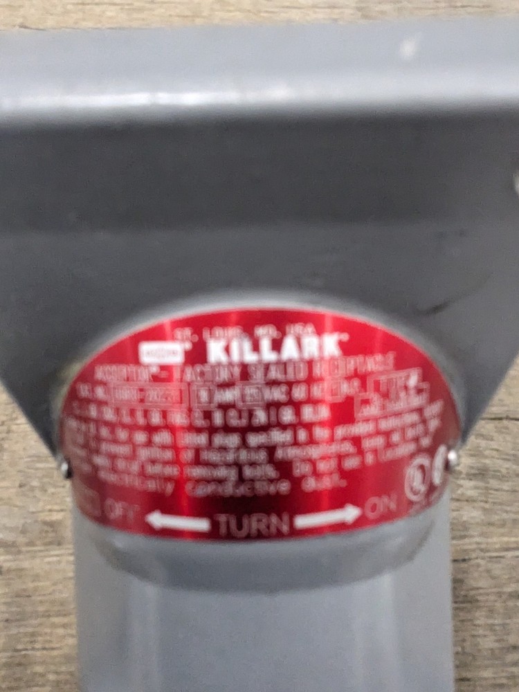 Killark UGRO-20231 20A 125V Bladed Receptacle