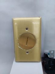 Legrand 1542-TRDR 1-3/4″Dia Floor Box Assembly 1 Gang Tamper Resistant Single