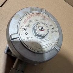 United Electric F110A-7BS Temperature Switch 0-400F 125/250VAC 15 Amp Nos No Box