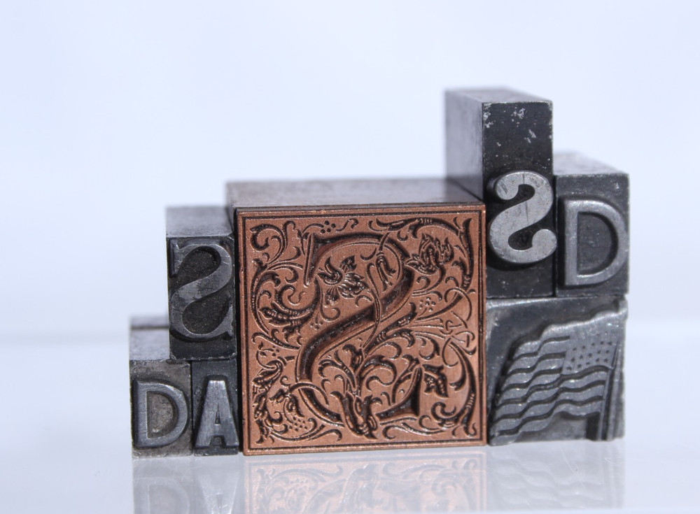S ANTIQUE CAPITAL LETTER PRINTING BLOCK-ORNATE FLORAL-COPPER ON METAL – Extras