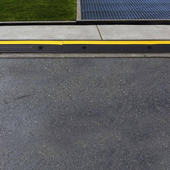 Cable Protector Ramp Rubber Speed Bumps 6600 Lbs. Load Capacity for Asphalt Conc