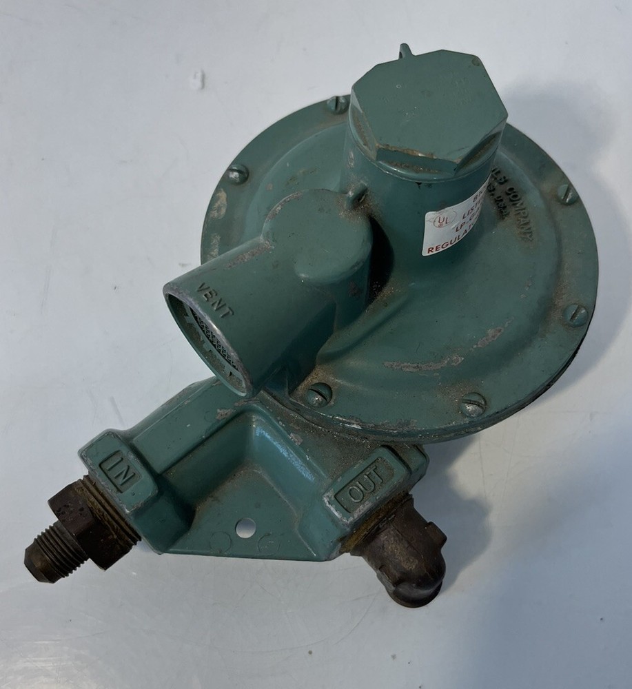 Fisher Controls 810L Listed LP-GAS Regulator R352 Vintage