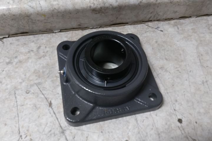 NTN UCFUX-2.1/2M 2-1/2 In Bore Diameter Cast Iron Housing 4 Bolt Flange Bearing