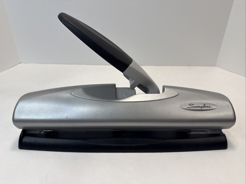 Heavy Duty Swingline 3 Hole Punch Model 74030 Cuts through 20 Sheets