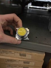 NEW CUTLER-HAMMER NO YELLOW FLUSH MOMENTARY PUSH BUTTON 10250T104-53
