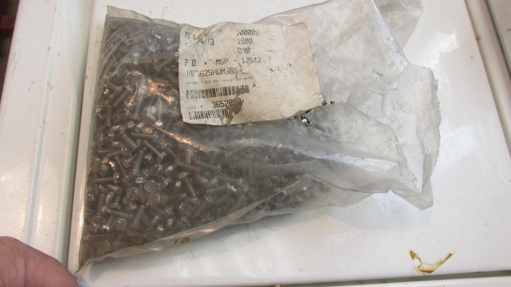 10 – 32 x 5/8 Hex Bolts wit Slot Heads Weight 10.6 Pounds 1200 To1350 Bolts