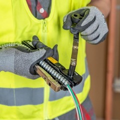 Professional BX Armored Cable Cutter with Blade Storage – Hand Powered Black