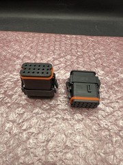 Pack of 2 Amphenol Sine Systems AT16-18SB-SR02 Connectors 18 Position Plug NEW